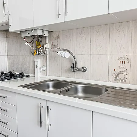 Family-friendly And Cozy 3-bedroom In Lisbon