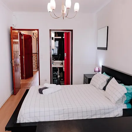 Family-friendly And Cozy 3-bedroom In Lisbon
