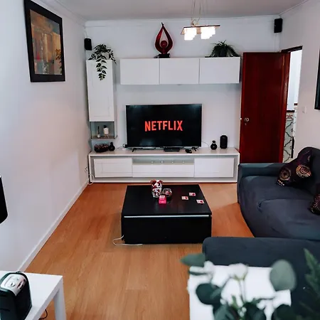 Family-friendly And Cozy 3-bedroom In Lisbon