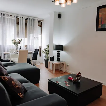 Family-friendly And Cozy 3-bedroom In Apartment *
